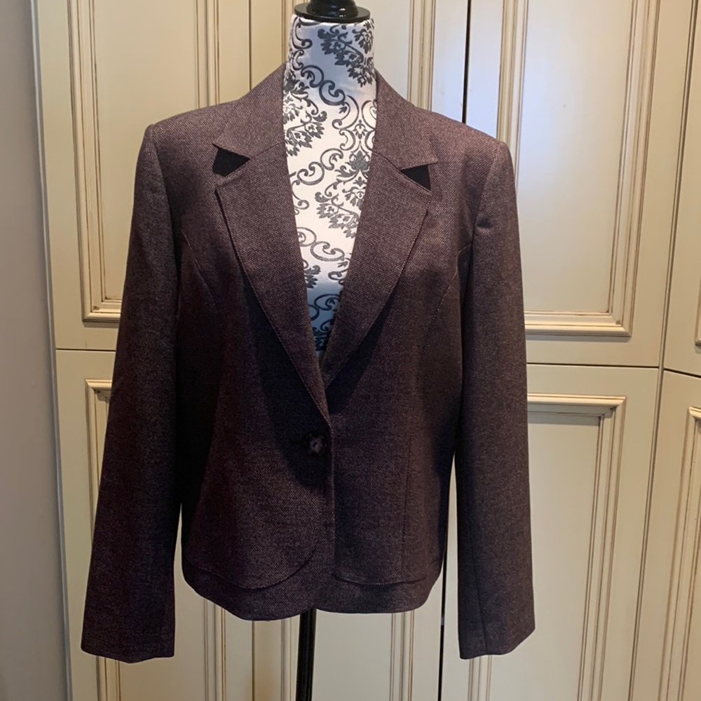 Laura blazer one button closure